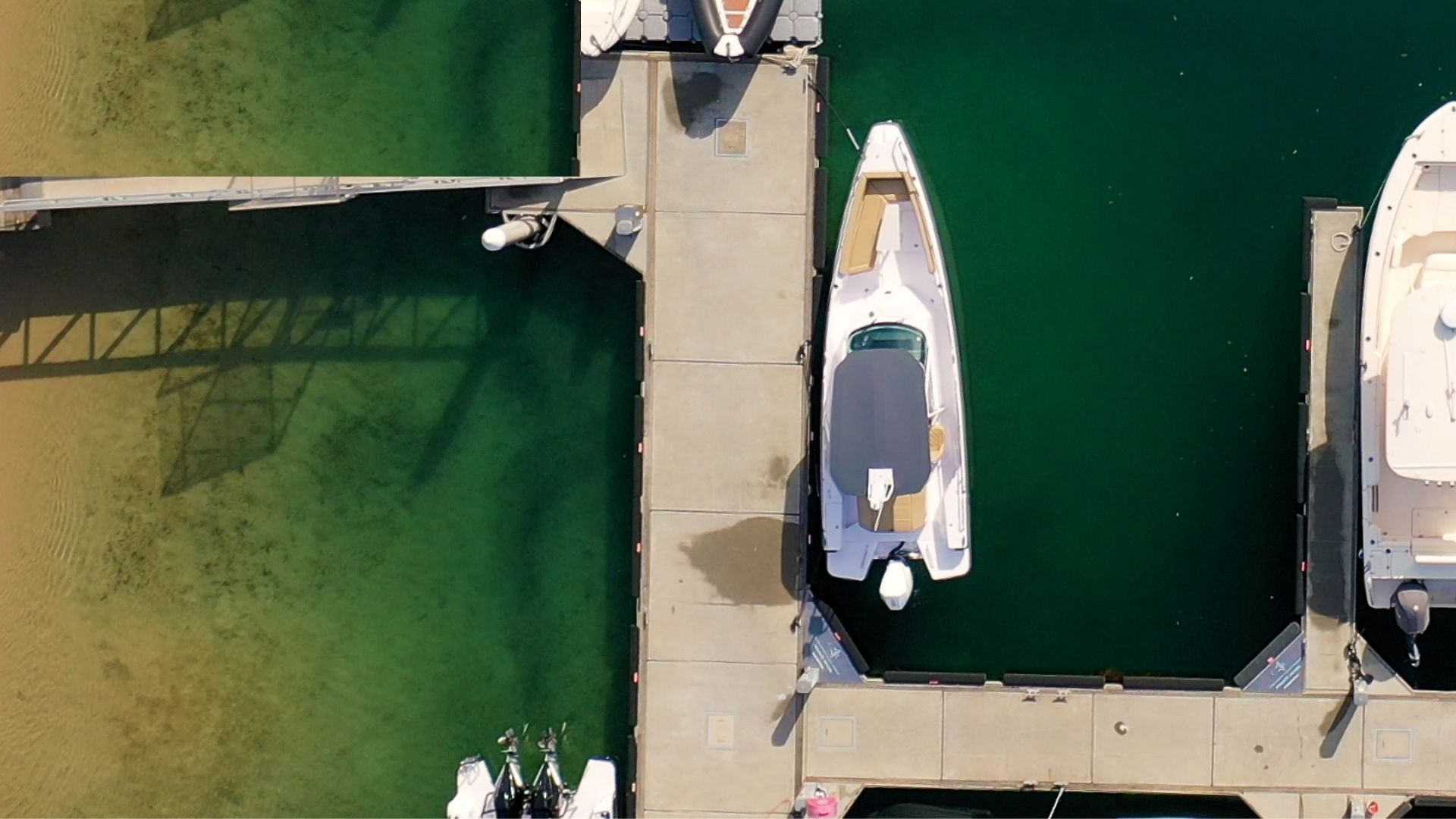 How to Dock an Axopar 28