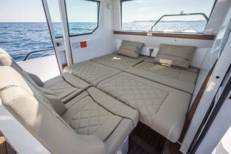 Axopar 28 cabin day boat Syndication