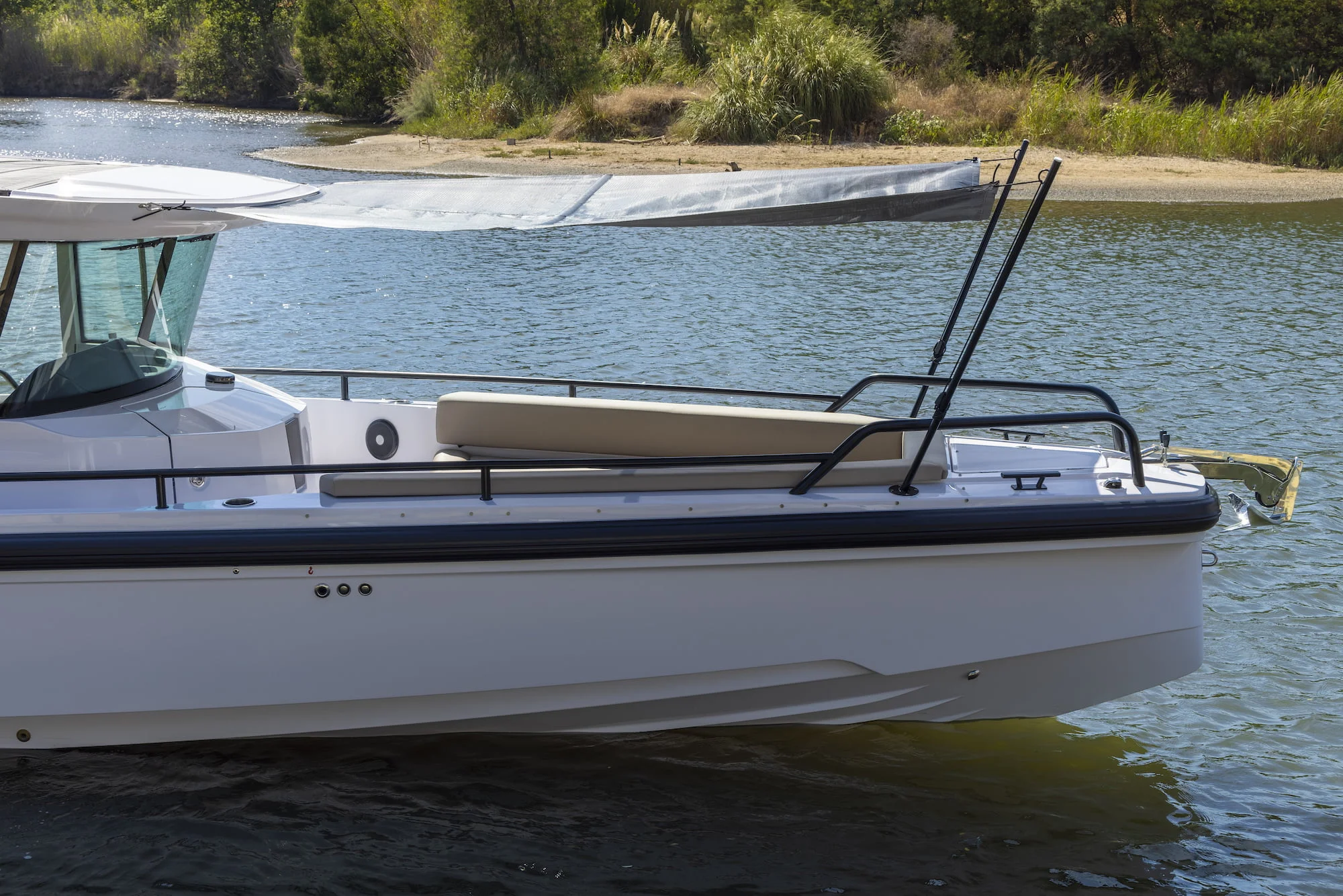Axopar 28 Cabin MY2023 BLTP_C4A2442